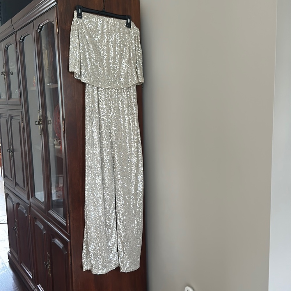 Off should formal pant suit
